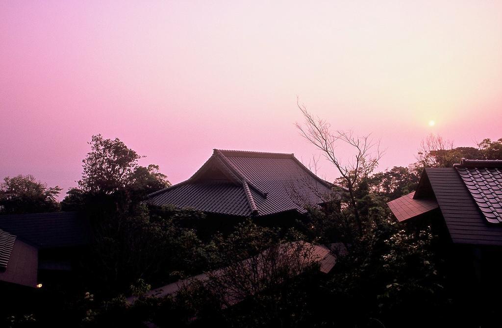 Ishiyama Rikyu Gosoku No Kutsu Hotel Amakusa  Exterior foto
